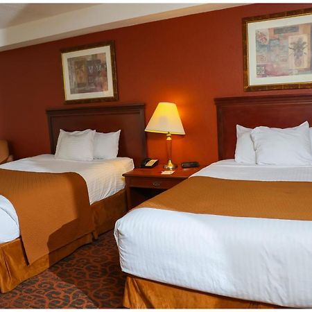 Ramada By Wyndham Niagara Falls/Fallsview Esterno foto