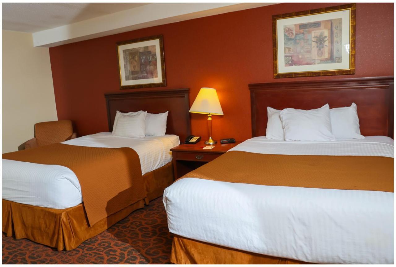 Ramada By Wyndham Niagara Falls/Fallsview Esterno foto