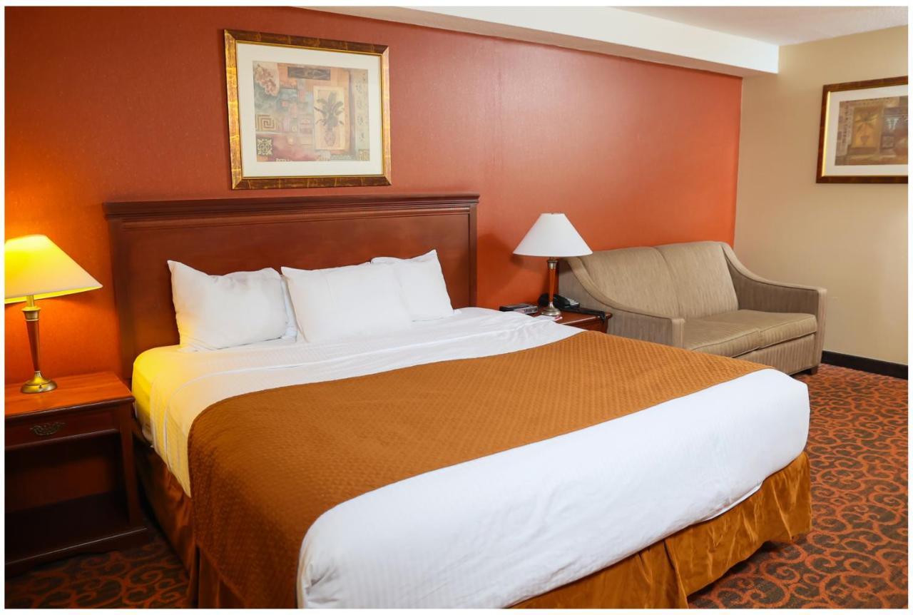 Ramada By Wyndham Niagara Falls/Fallsview Esterno foto