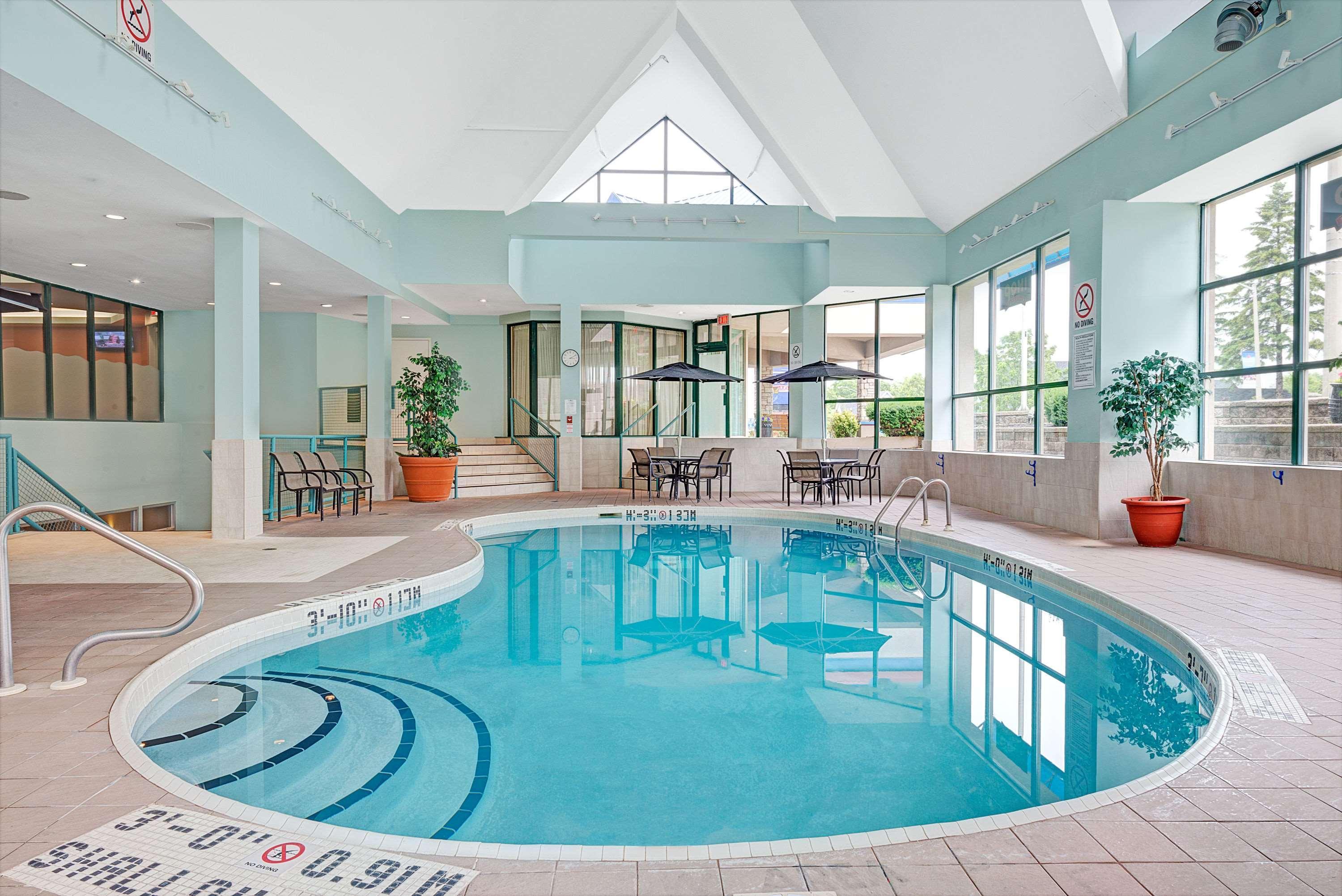 Ramada By Wyndham Niagara Falls/Fallsview Esterno foto