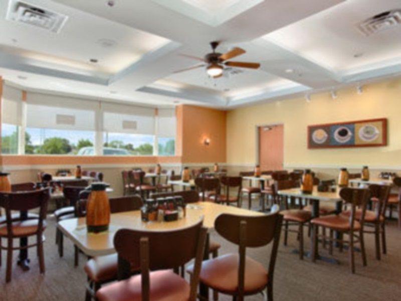Ramada By Wyndham Niagara Falls/Fallsview Esterno foto