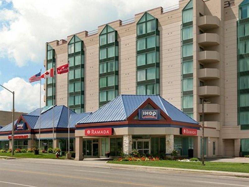 Ramada By Wyndham Niagara Falls/Fallsview Esterno foto