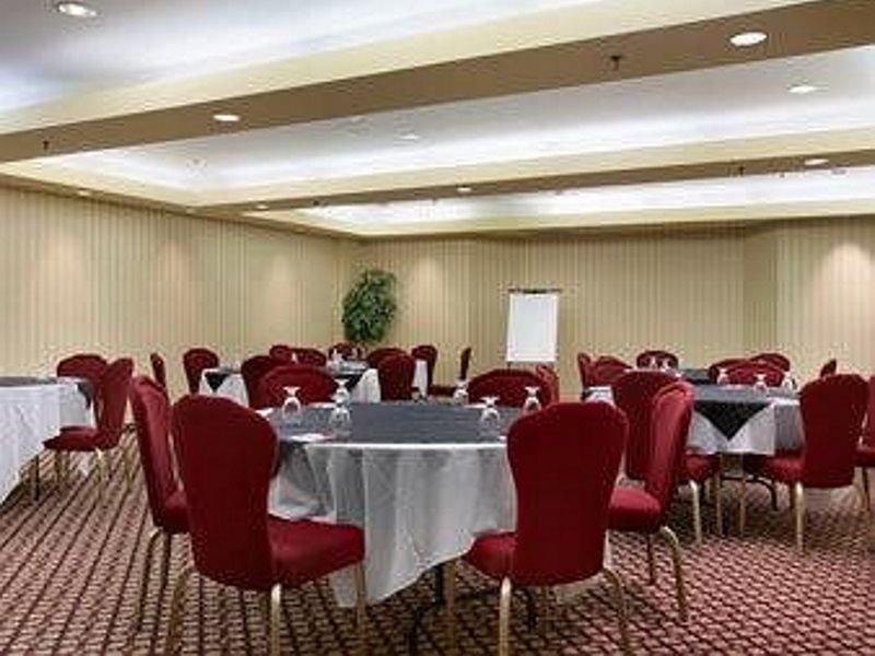 Ramada By Wyndham Niagara Falls/Fallsview Esterno foto
