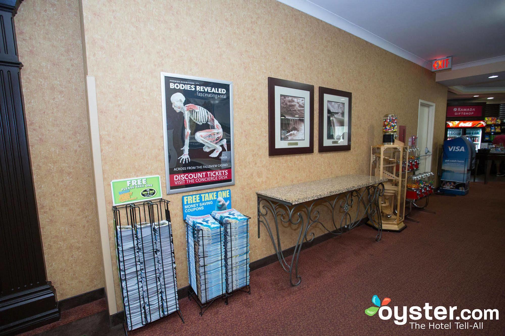 Ramada By Wyndham Niagara Falls/Fallsview Esterno foto