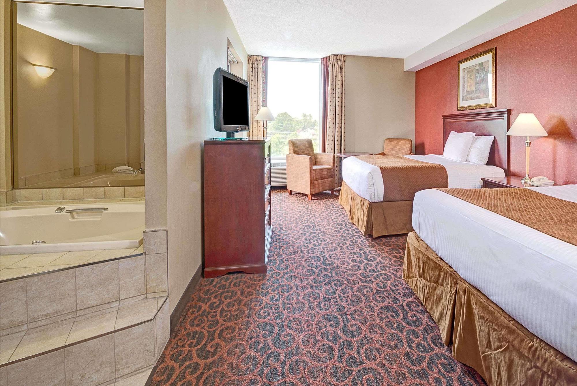 Ramada By Wyndham Niagara Falls/Fallsview Esterno foto