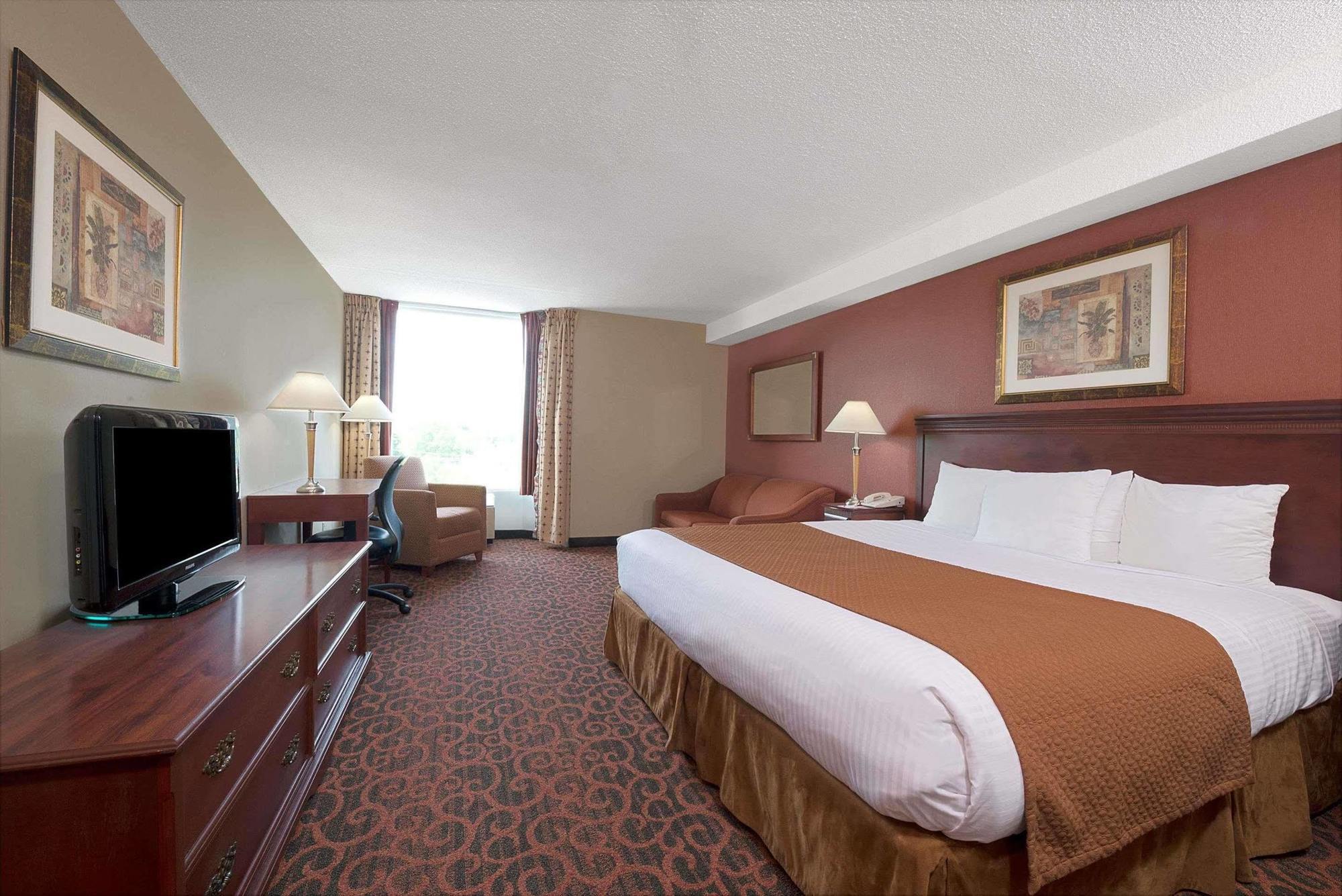 Ramada By Wyndham Niagara Falls/Fallsview Esterno foto