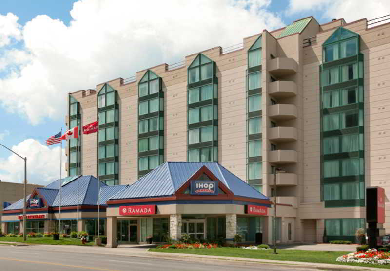 Ramada By Wyndham Niagara Falls/Fallsview Esterno foto